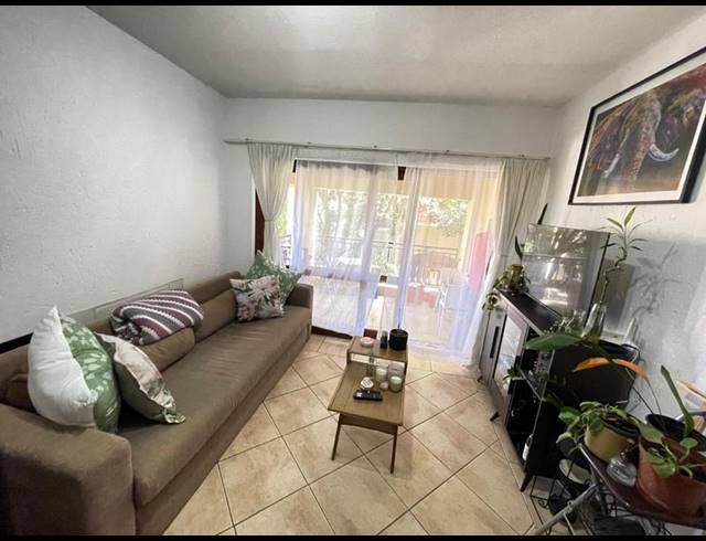 1 BEDROOM APARTMENT FOR SALE IN LONEHILL
